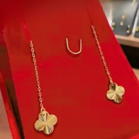 Arabic desgon flowerGold dangling earrings  Gift for ocassions.   ذهب ب و الخاصة للهدايا المميزة. $90