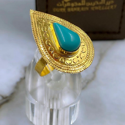 Gold Customized ring with colored  stone Peronlized Gift for all ocassions. خاتم ذهب شكل  للهدايا الخاصة و المميزة (2)