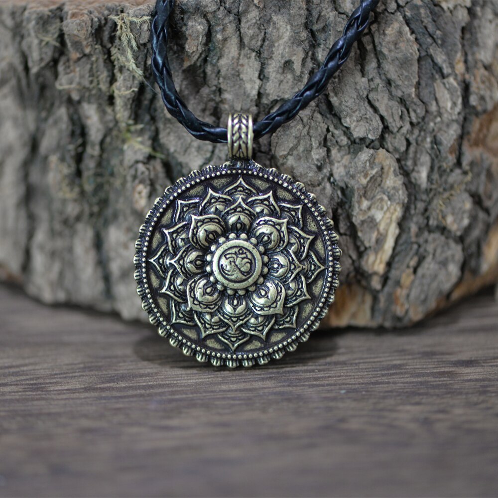 LANGHONG 1pcs Retro Tibet Spiritual Necklace Tibet Mandala pendant Necklace geometry amulet Religious jewelry