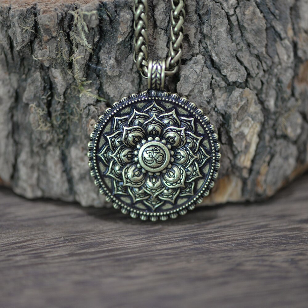 LANGHONG 1pcs Retro Tibet Spiritual Necklace Tibet Mandala pendant Necklace geometry amulet Religious jewelry