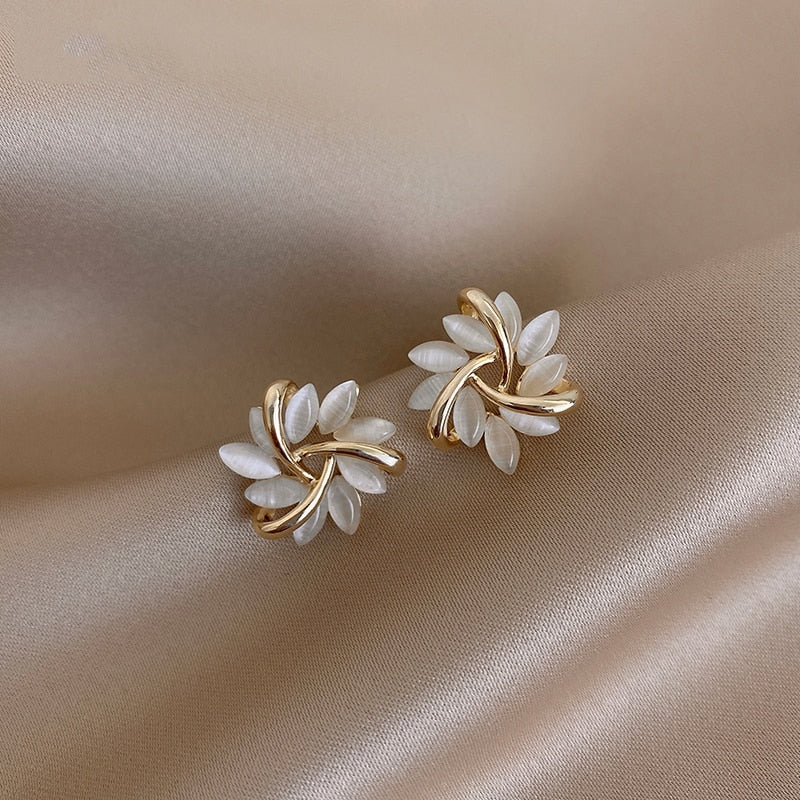 Elegant and Exquisite Opal Petal Circle Stud Earrings For Woman 2020 New Classic Jewelry Luxury Party Girl&#39;s Unusual Earrings