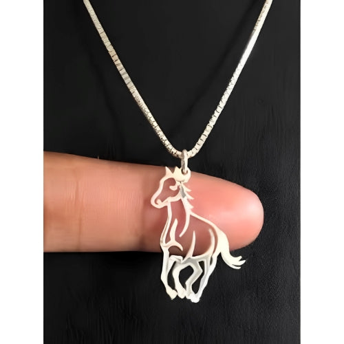 HORSE SHAPE SILVER PENDANT.