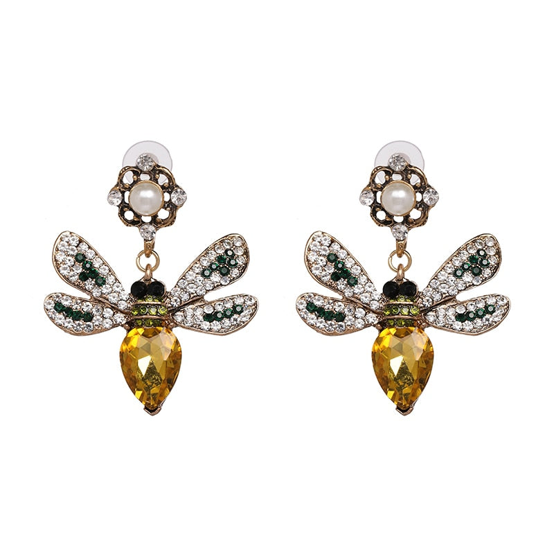 Party jewelry accessories vintage Bee crystal earrings Insect statement stud earrings in the shape of a pearl butterfly.