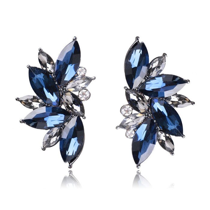 Trendy Women's Earrings Jewelry: Fashionable New Elegant Crystal Rhinestone Flower Opal Stone Stud Earrings.