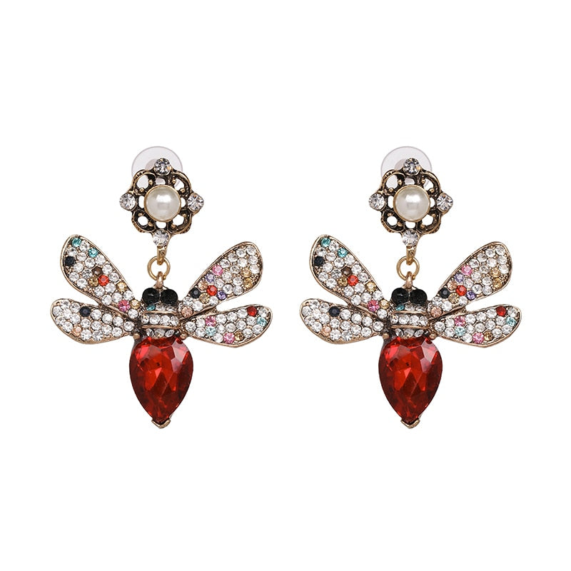 Party jewelry accessories vintage Bee crystal earrings Insect statement stud earrings in the shape of a pearl butterfly.