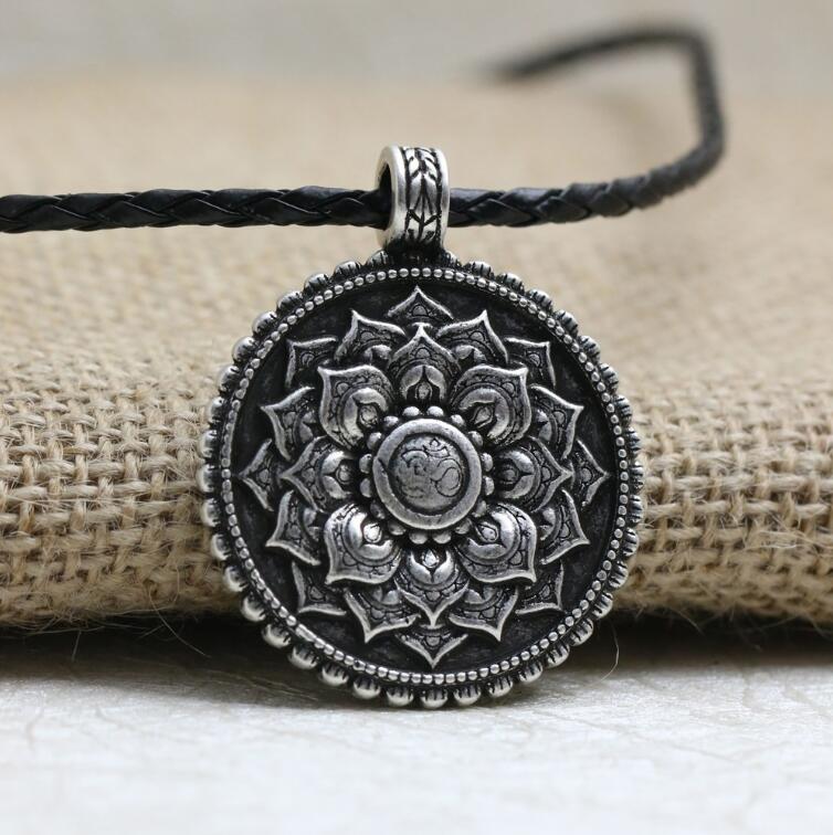 LANGHONG 1pcs Retro Tibet Spiritual Necklace Tibet Mandala pendant Necklace geometry amulet Religious jewelry