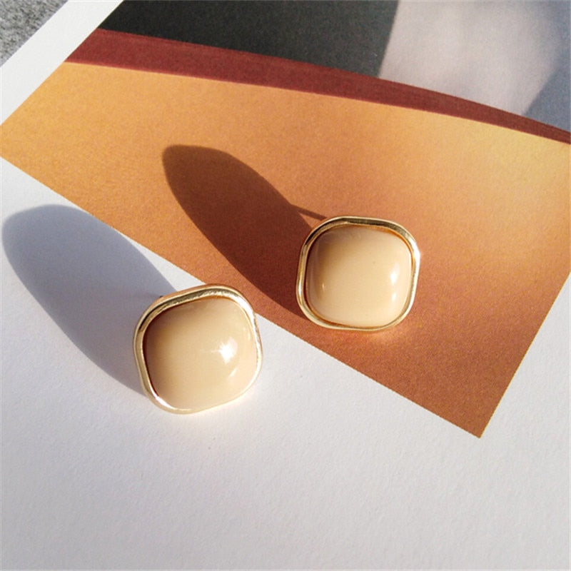 Retro Fashion Contracted Earrings Geometric Trend Beautiful Ladies Earrings Acrylic Women Stud Earrings Wholesale Joker Metal