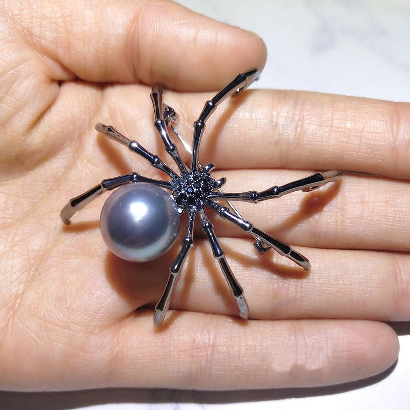 Exaggerated black white spider creative brooch men women party clothes scarf accessories pin brooches gift