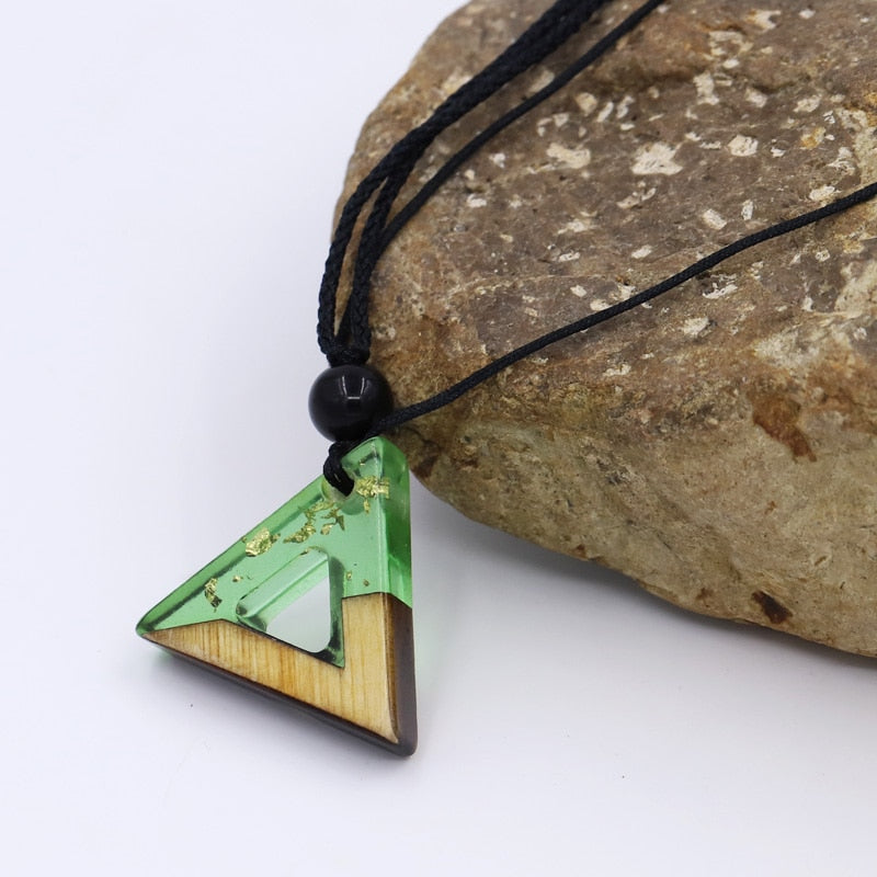 Fashionable Men and Women Necklace Vintage Wood Resin Triangle Pendant Necklace Weave Rope Chain Adjustable Short Necklace