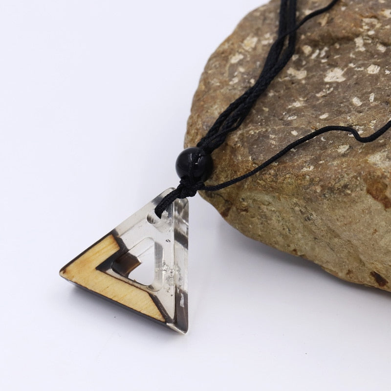 Fashionable Men and Women Necklace Vintage Wood Resin Triangle Pendant Necklace Weave Rope Chain Adjustable Short Necklace