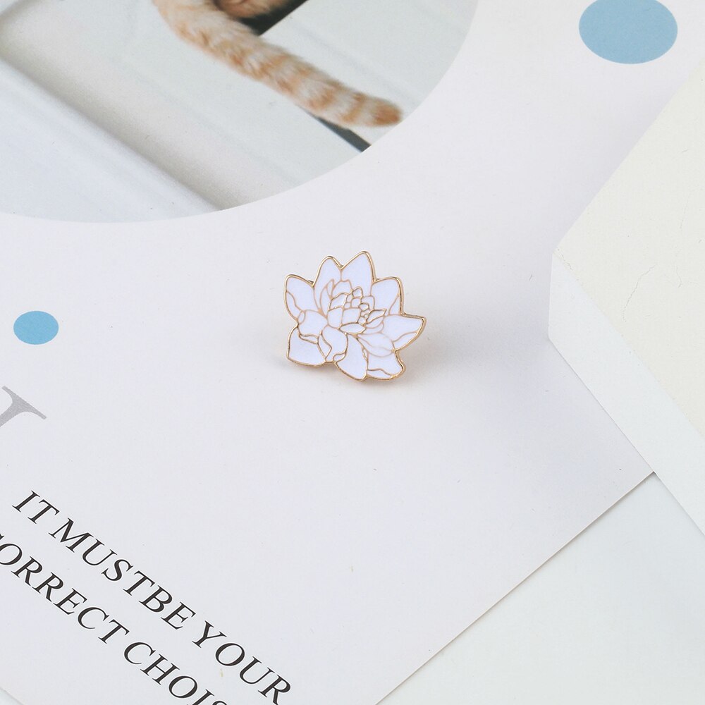 White Lotus Flower Enamel Pin Brooches Denim Shirts Lapel Pins Metal Backpack Button Badge Women Girl Cartoon Fashion Jewelry