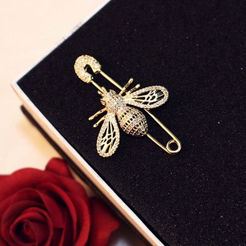 Luxury Full Crystal Gold Color Bee Brooches For Woman Shiny Hollow Bee Brooch Pin For Coat Scraf Fine Jewelry