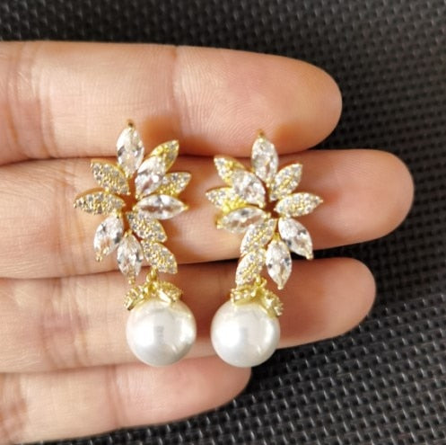 Emmaya New Elegant Style Leaves Shape With Pure Pearl Earring Symmetrical Decoration In Wedding Party Women Fashion Jewelry