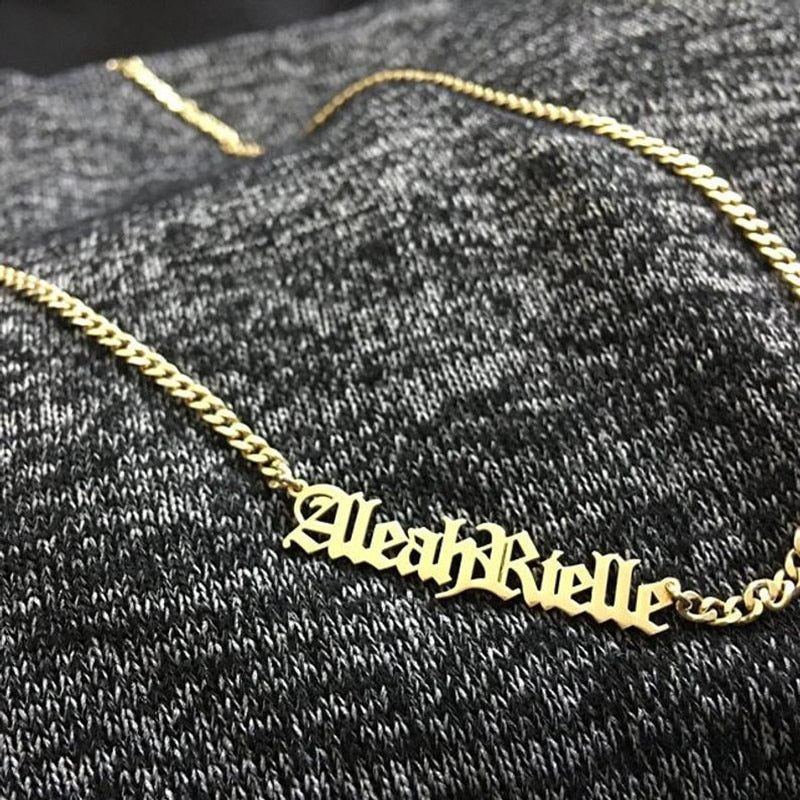 DODOAI Custom Old English Name Necklace Men Women PersonalizedPersonalized Letter Gold Custom Necklaces Cuban Chain Jewelry Gift