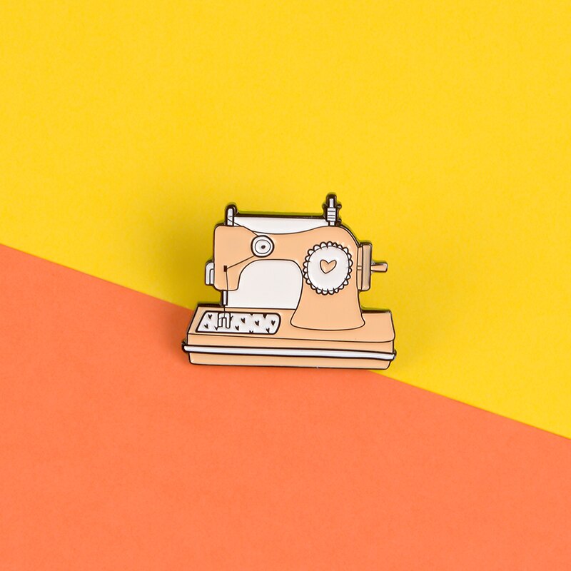 Machines Enamel Pins Typewriter Phonograph Alarm Clock Piano Sewing Machine Badges Brooches Backpack Lapel Pin Classic Jewelry