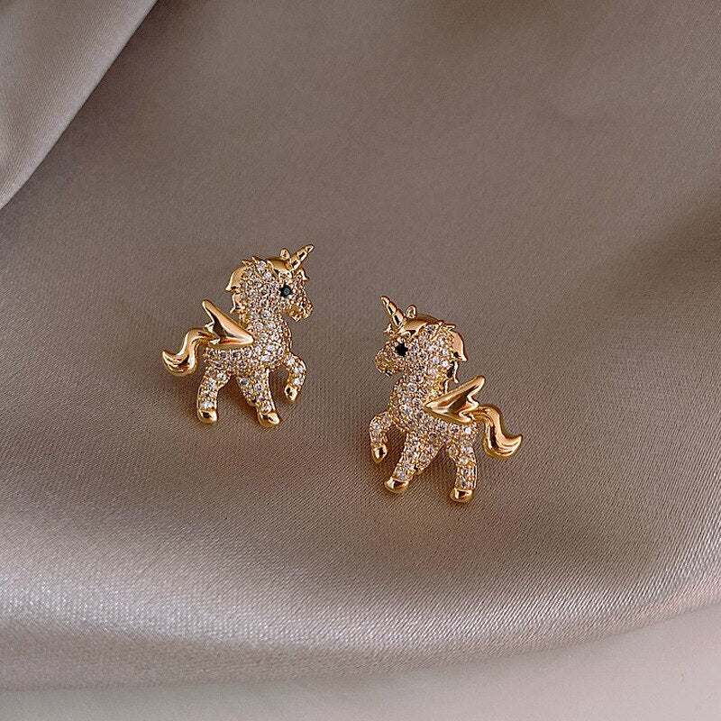 Women's New Elegant Unicorn Stud Earrings with Rhinestone Cartoon Jewelry.