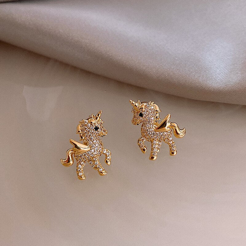 Women's New Elegant Unicorn Stud Earrings with Rhinestone Cartoon Jewelry.