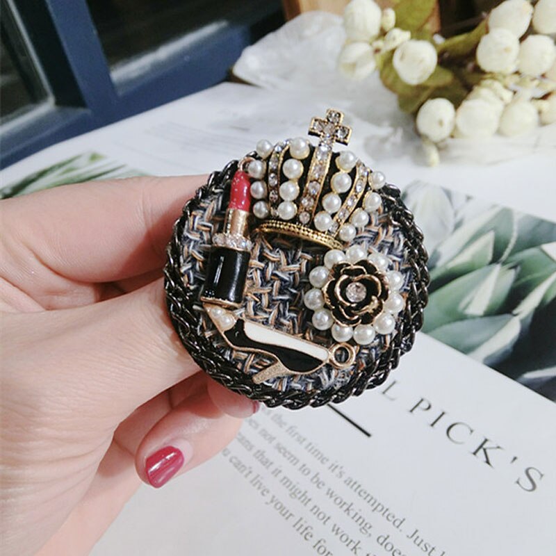 Retro Vintage Small Fragrance Crown 5 Word Badge Tassel Brooch Water Fur Fabric Coat Pin Female Brooches