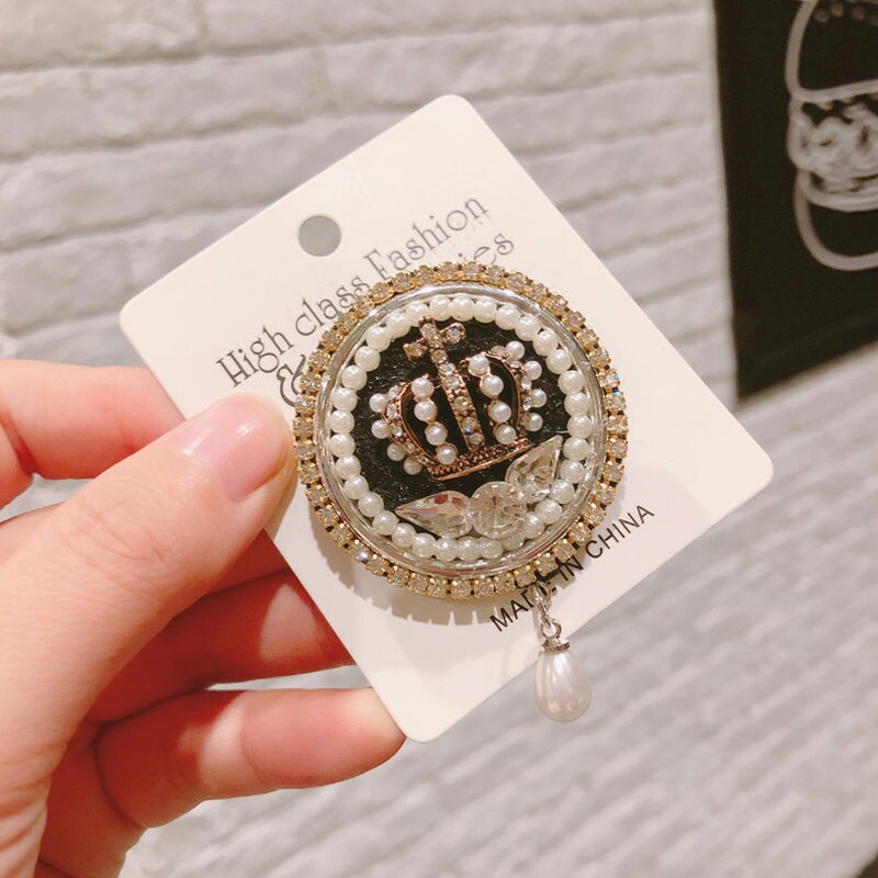 Retro Vintage Small Fragrance Crown 5 Word Badge Tassel Brooch Water Fur Fabric Coat Pin Female Brooches