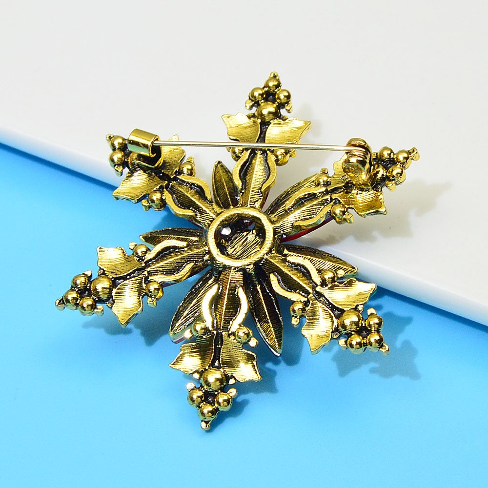 CINDY XIANG New Arrival Christmas Crystal Snowflake Pin Winter Festivel Brooch Enamel Jewelry Wedding Party Decorations