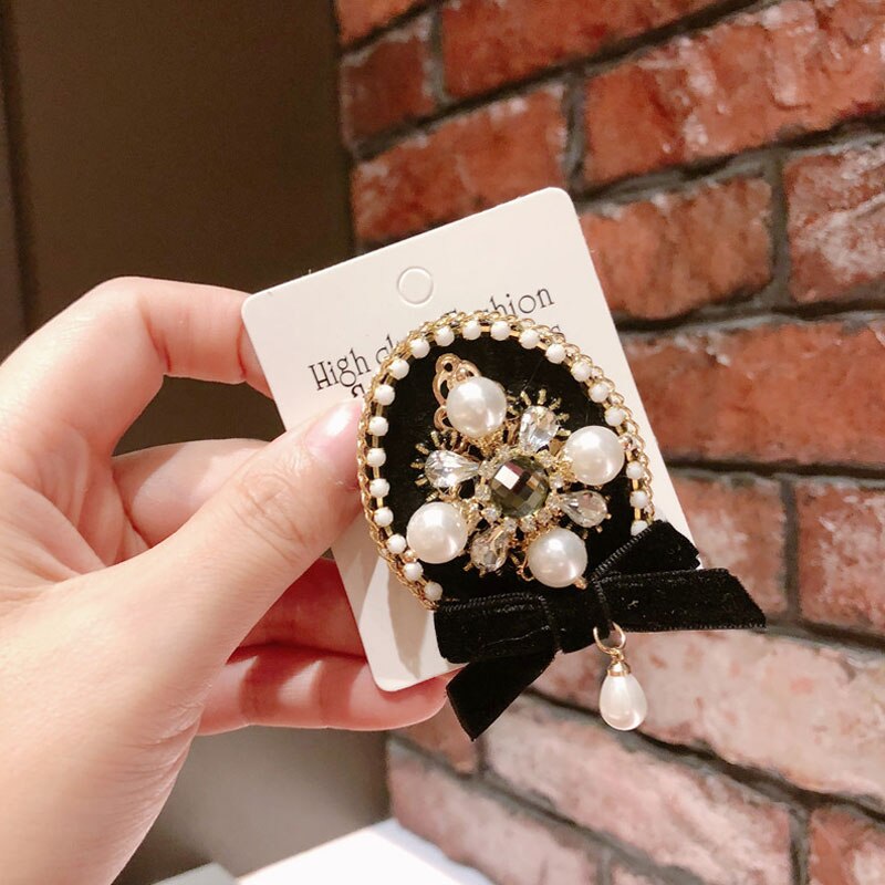 Retro Vintage Small Fragrance Crown 5 Word Badge Tassel Brooch Water Fur Fabric Coat Pin Female Brooches