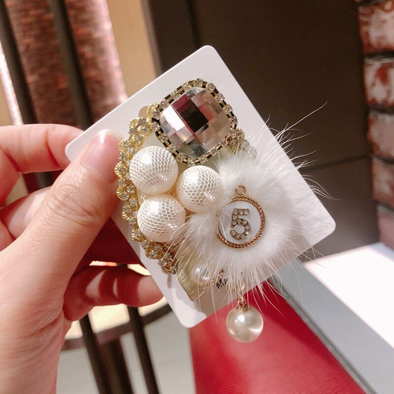 Retro Vintage Small Fragrance Crown 5 Word Badge Tassel Brooch Water Fur Fabric Coat Pin Female Brooches