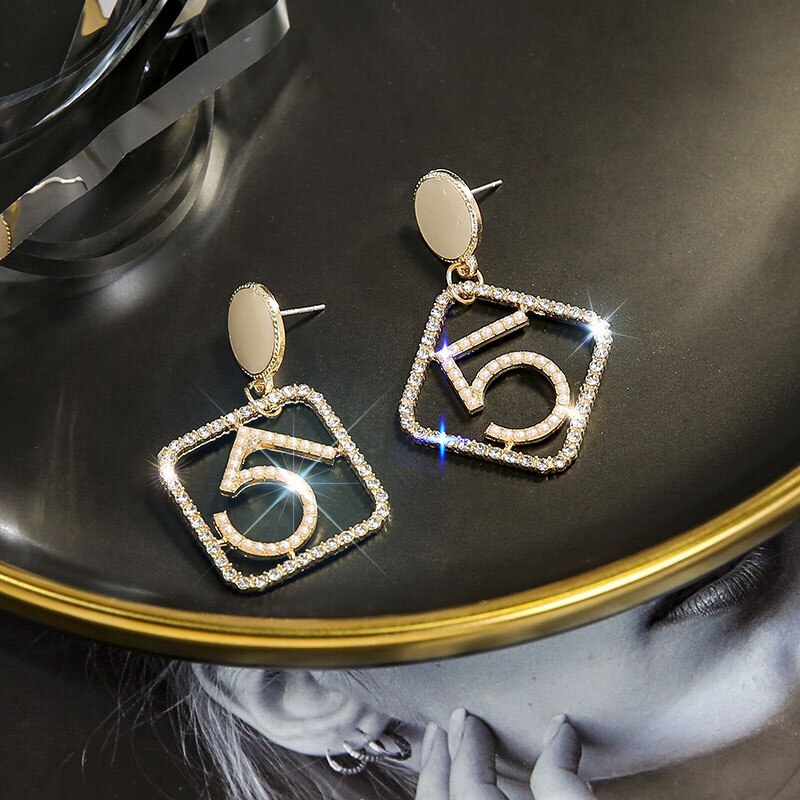 Famous Design Golden Color White Flower Earring for Women Letter Pearl Cap Trendy Luxury Jewelry