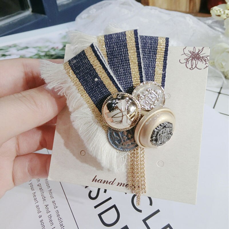 Retro Vintage Small Fragrance Crown 5 Word Badge Tassel Brooch Water Fur Fabric Coat Pin Female Brooches