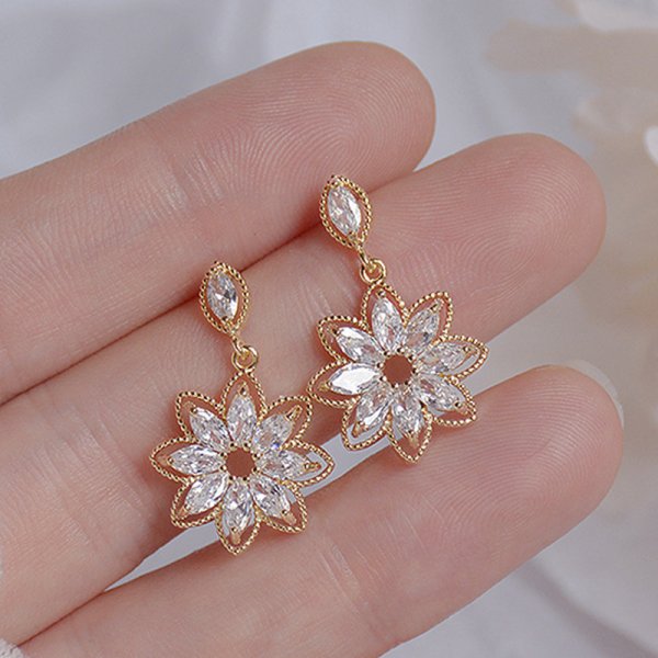 New Korea Sweet Cute Flower Crystal Temperament Geometric Shiny Zircon Earrings Statement Earrings for Women Girl Pendientes