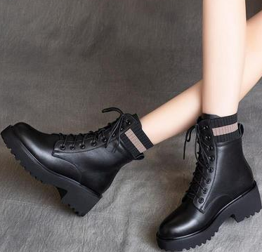 Comfortable Martin boots black leather fashionable look.