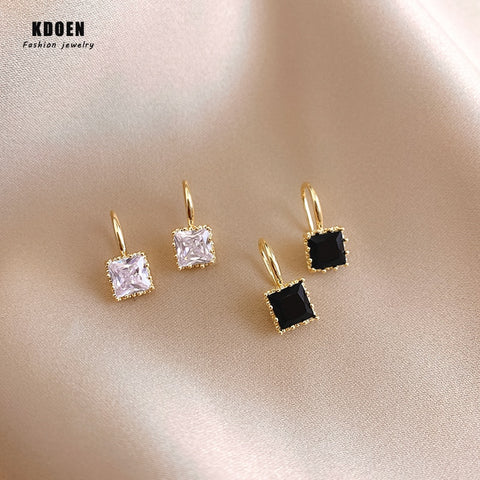 Simple Black White Irregular Polyhedron Pendant Small Earrings 2020 New Girl&#39;s Unusual Earrings Fashion Korean Jewelry For Woman