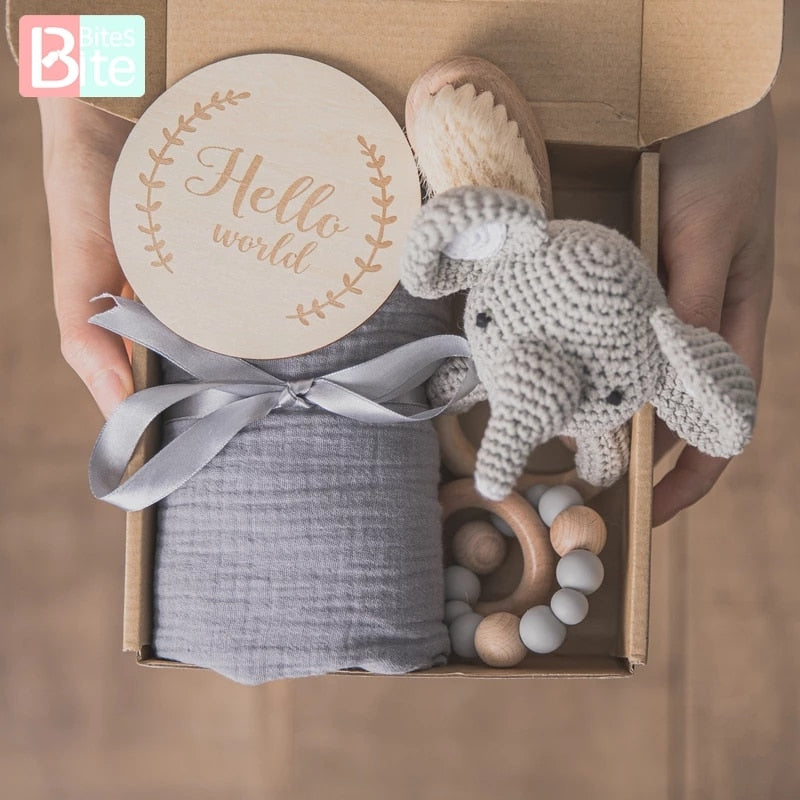 Baby Towel Newborn Bath Set Gifts Box Double Sided Cotton Blanket Wooden Rattle Brushs Bracelet Crochet Baby Bath Gifts Products