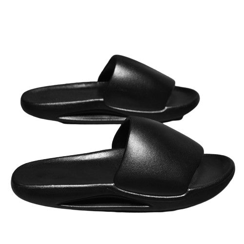 Fashionable Casual Slippers For Men. Comfortable slippers easy to clean with durable use.